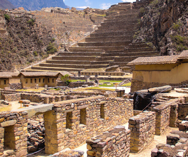 Visit of Ollantaytambo and Inti Punku (Sun’s Gate) by Ecuatraveling